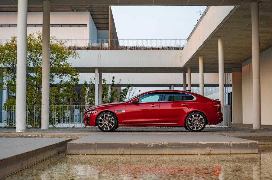  Jaguar XE L P250 HSE R-Dynamic 2019 года  (CN) (фото 21 из 31)